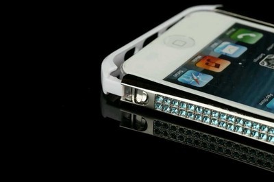 探尋iPhone 5S小蠻腰五金鉆石邊框 時尚與保護(hù)的完美融合